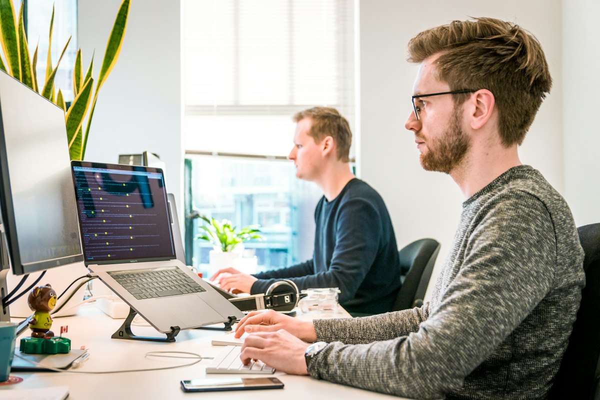 Product team using QKB862 dashboard